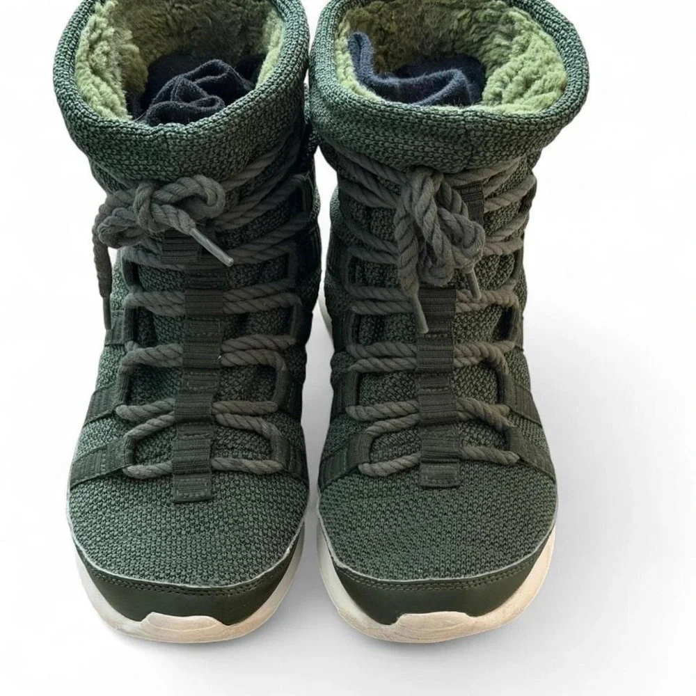 Nike Roshe One Hi Sherpa Winter Boots Olive Green Women's 7.5 Gorpcore‎